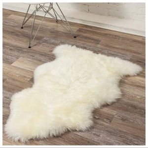 NWT Natural New Zealand Sheepskin Rug